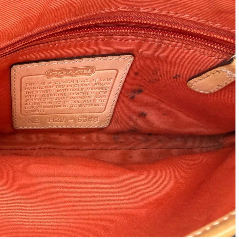 Vintage Coach Tan and Brown Signature Shoulder Bag. - Picture 4 of 7